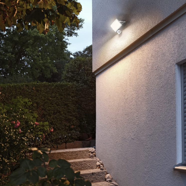 Прожектор з датчиком руху та освітлення LED VIDEX 30W 5000K (VL-F2e-305W-S) - Новаторбуд - фото 6