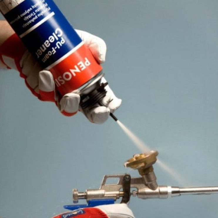 Процесс промывки монтажного пистолета из под пены с помощью Penosil Premium Foam Cleaner в Киеве - Новаторстрой - фото 3